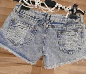 HIGHWAISTED BLEACHED AND DESTROYED SHORTS 53